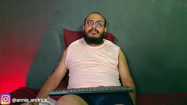  leda swan  online show from 11/11/25, 12:44