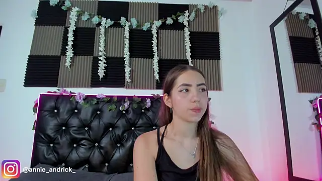  leda swan  online show from 04/15/26, 11:16