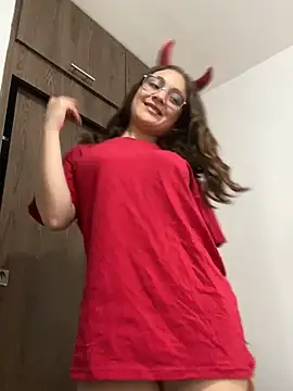 mia evanss26 online show from 10/30/25, 08:50