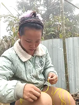 Snapshot of liu-liusexy chatting on 12/15/25, 01:55 liu-liusexy online show from 12/15/25, 01:55