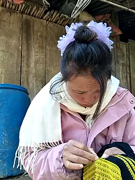 Snapshot of liu-liusexy chatting on 12/02/25, 03:30 liu-liusexy online show from 12/02/25, 03:30