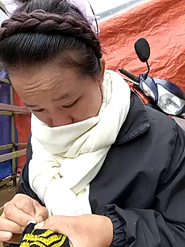 Snapshot of liu-liusexy chatting on 12/05/25, 02:43 liu-liusexy online show from 12/05/25, 02:43