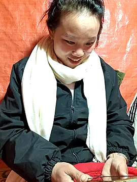 Snapshot of liu-liusexy chatting on 12/05/25, 02:48 liu-liusexy online show from 12/05/25, 02:48