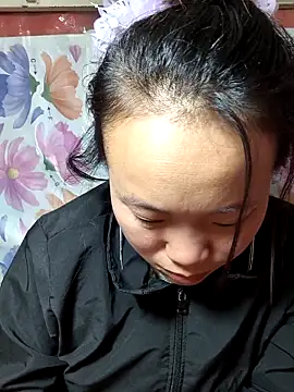 Snapshot of liu-liusexy chatting on 11/26/25, 02:17 liu-liusexy online show from 11/26/25, 02:17