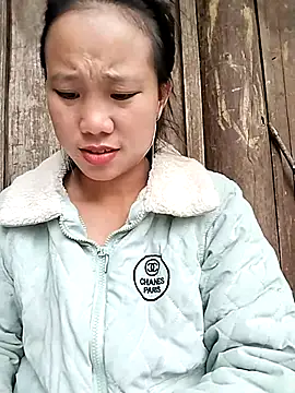 Snapshot of liu-liusexy chatting on 10/27/25, 07:42 liu-liusexy online show from 10/27/25, 07:42