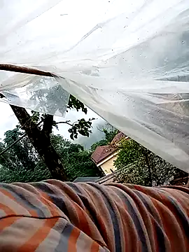 omiu-baby online show from 10/07/25, 12:33