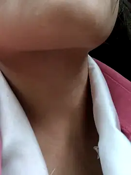 Snapshot of omiu-baby chatting on 01/11/26, 02:40 omiu-baby online show from 01/11/26, 02:40