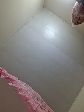 Snapshot of Kiwi_now chatting on 12/16/25, 05:22 Kiwi now online show from 12/16/25, 05:22