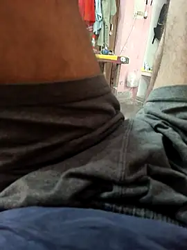 Snapshot of Deshi_hot_boy chatting on 09/19/25, 04:05 Deshi hot boy online show from 09/19/25, 04:05