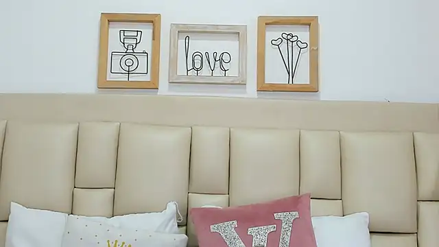 Snapshot of EbonyLudovica chatting on 11/26/25, 03:28 EbonyLudovica online show from 11/26/25, 03:28