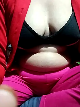 Deepa hott online show from 10/28/25, 06:34