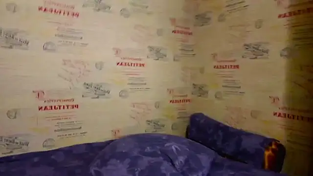 Snapshot of emi_less chatting on 02/25/26, 10:20 emi less online show from 02/25/26, 10:20