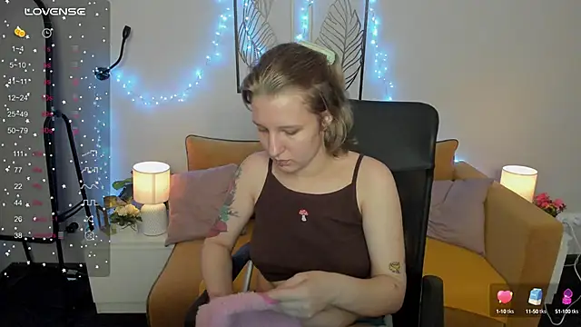 Hailey Foxy online show from 09/22/25, 08:53