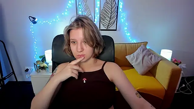 Hailey Foxy online show from 10/13/25, 08:49