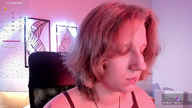 Hailey Foxy online show from 10/25/25, 08:57