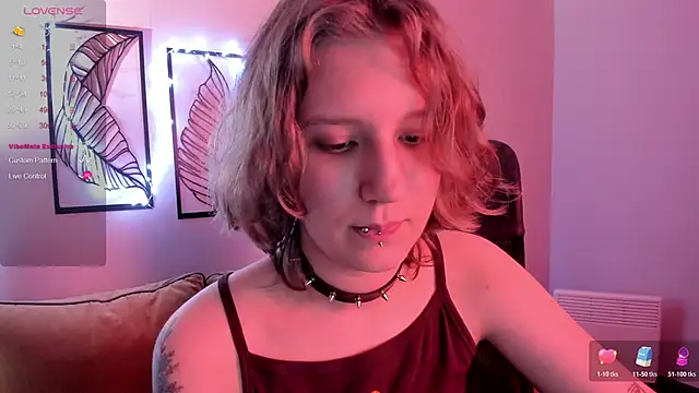 Hailey Foxy online show from 10/28/25, 09:30