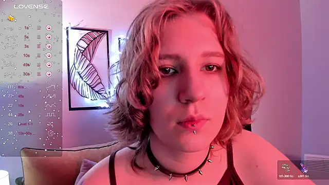 Hailey Foxy online show from 10/30/25, 08:56