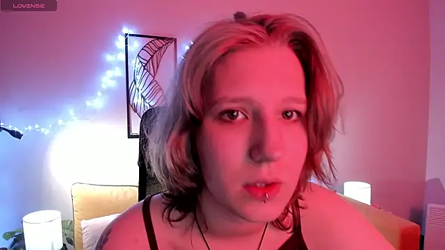 Hailey Foxy online show from 10/19/25, 08:50