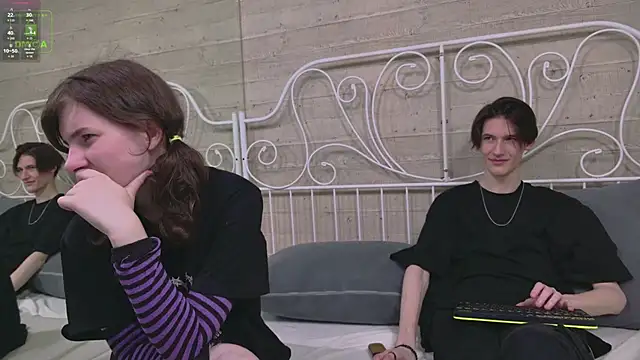 Snapshot of ViviaraNGendy chatting on 09/21/25, 10:42 ViviaraNGendy online show from 09/21/25, 10:42