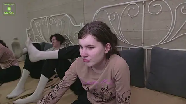 Snapshot of ViviaraNGendy chatting on 10/11/25, 10:49 ViviaraNGendy online show from 10/11/25, 10:49