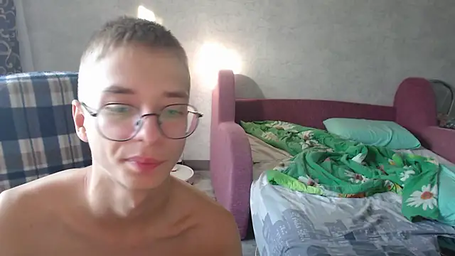 glasses cat online show from 09/22/25, 05:57