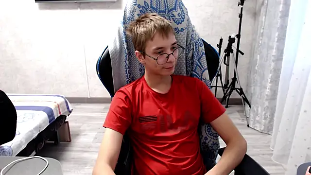 glasses cat online show from 03/26/26, 04:00
