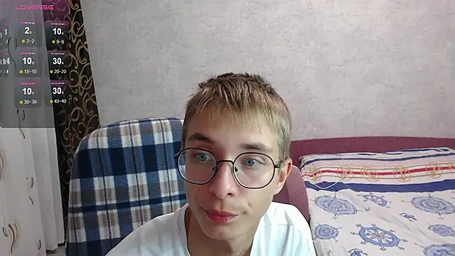 glasses cat online show from 09/09/25, 02:54