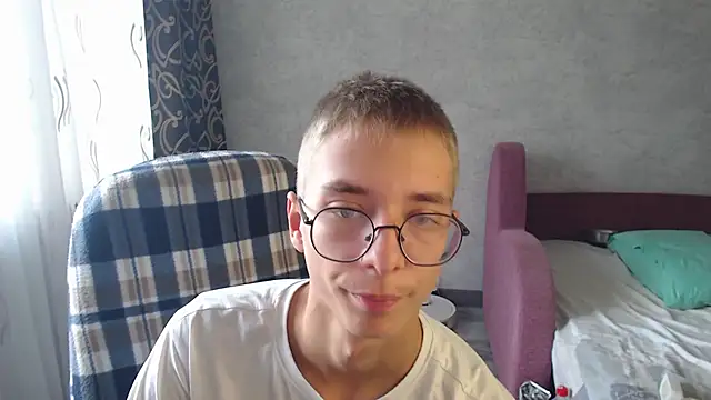 glasses cat online show from 09/20/25, 09:36