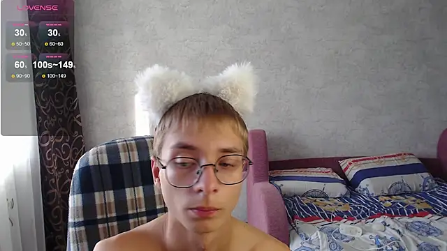 glasses cat online show from 09/10/25, 05:28