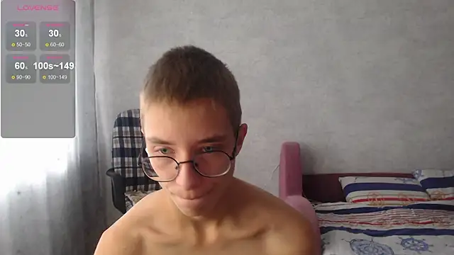 glasses cat online show from 10/08/25, 07:54