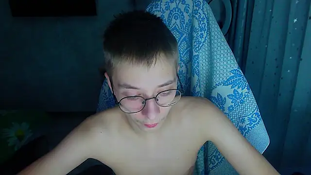 glasses cat online show from 02/11/26, 10:20