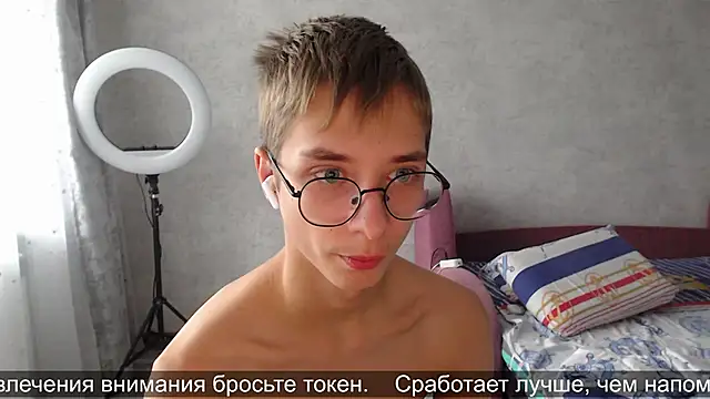 glasses cat online show from 11/13/25, 09:46