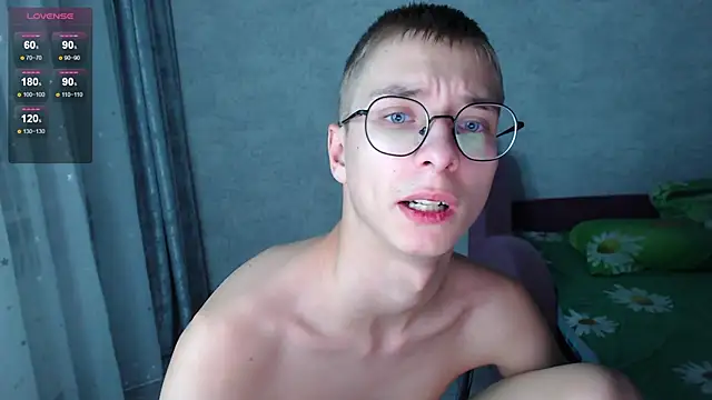 glasses cat online show from 11/24/25, 08:20