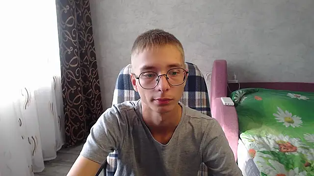 glasses cat online show from 09/15/25, 07:31