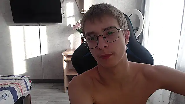 glasses cat online show from 01/18/26, 11:13