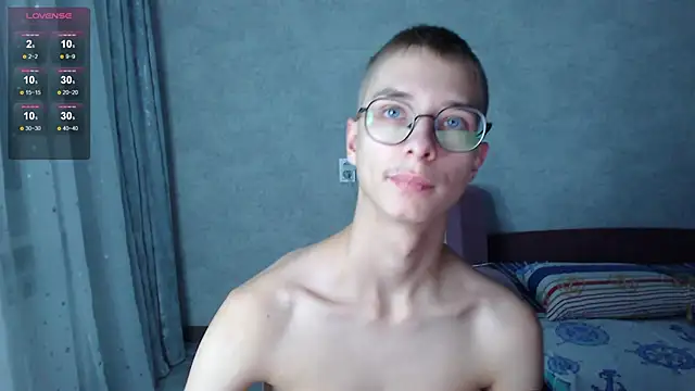 glasses cat online show from 11/18/25, 08:56