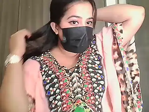 Snapshot of Queen_Pari87 chatting on 11/16/25, 09:03 Queen Pari87 online show from 11/16/25, 09:03