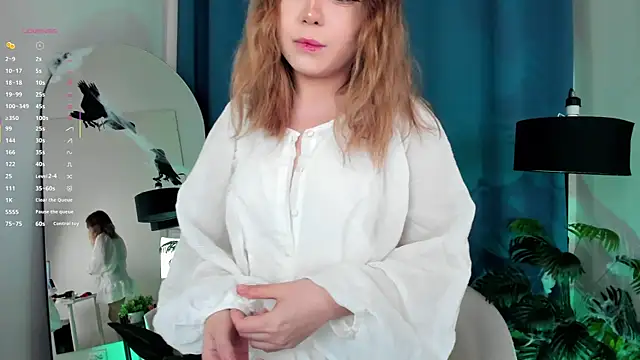 Lina Glow online show from 10/28/25, 06:45