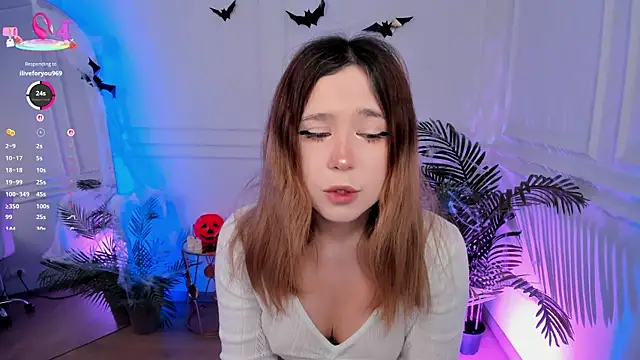 Lina Glow online show from 10/30/25, 06:44