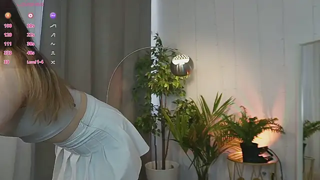 Snapshot of Lina_Glow chatting on 04/08/26, 06:48 Lina Glow online show from 04/08/26, 06:48