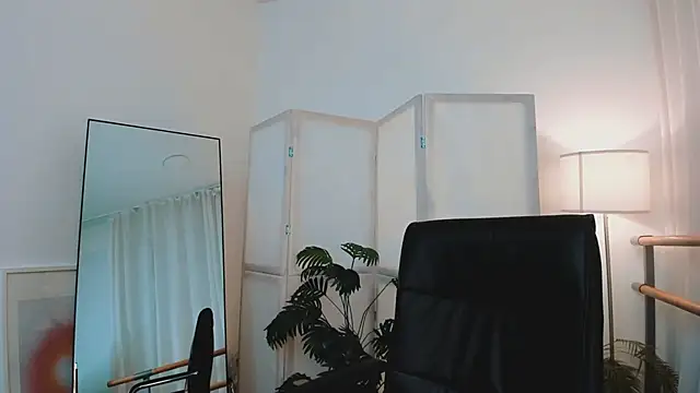 Snapshot of Lina_Glow chatting on 01/18/26, 06:50 Lina Glow online show from 01/18/26, 06:50