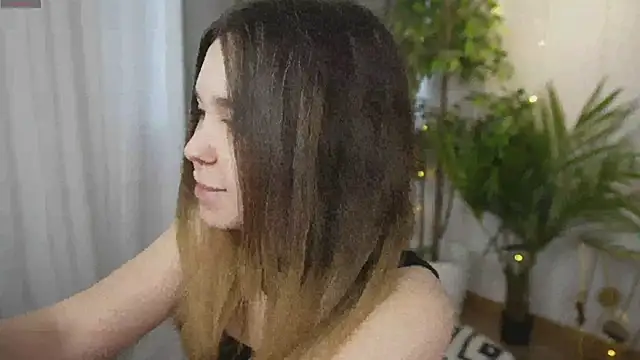 Snapshot of Lina_Glow chatting on 03/18/26, 06:49 Lina Glow online show from 03/18/26, 06:49