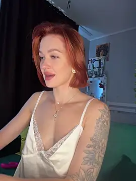 Snapshot of LittleFox___ chatting on 06/15/26, 06:57 LittleFox online show from 06/15/26, 06:57