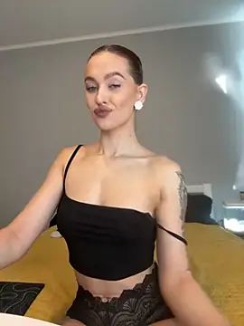 LittleFox    online show from 09/24/25, 06:53