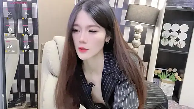 Yueyue-MM online show from 11/28/25, 02:01