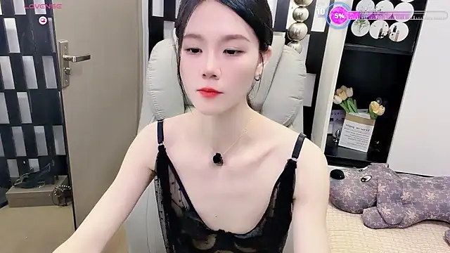 Snapshot of Yueyue-MM chatting on 06/15/26, 03:01 Yueyue-MM online show from 06/15/26, 03:01