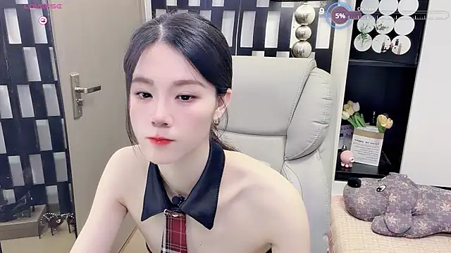 Snapshot of Yueyue-MM chatting on 06/12/26, 03:04 Yueyue-MM online show from 06/12/26, 03:04