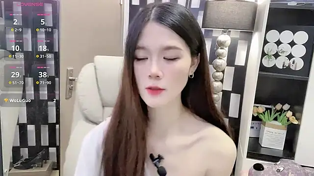 Yueyue-MM online show from 11/11/25, 02:45