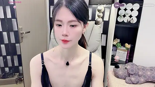 Snapshot of Yueyue-MM chatting on 06/03/26, 12:33 Yueyue-MM online show from 06/03/26, 12:33