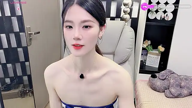 Snapshot of Yueyue-MM chatting on 06/15/26, 02:56 Yueyue-MM online show from 06/15/26, 02:56